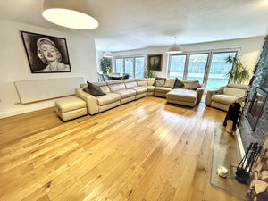 Lounge- click for photo gallery